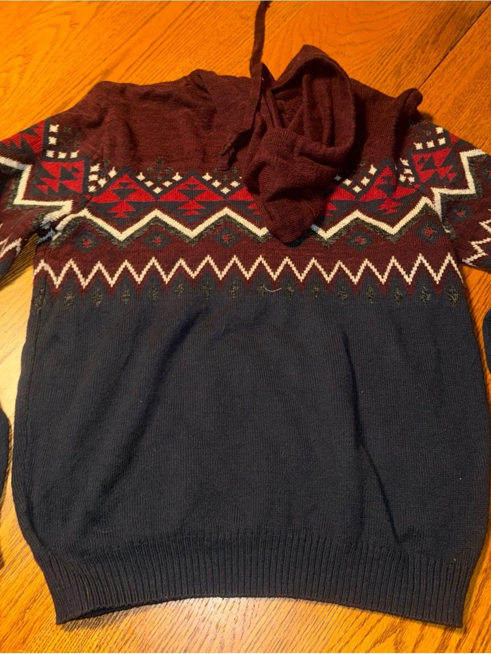 American Eagle Outfitters Maroon and Navy Patterned Crewneck Hoodie